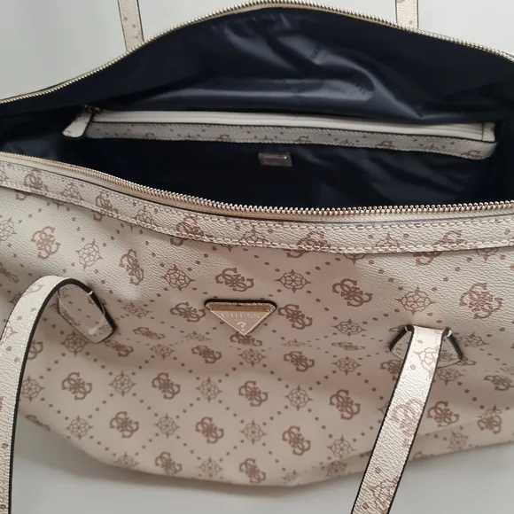 Guess Logo Duffle Bag - Picture 5 of 9